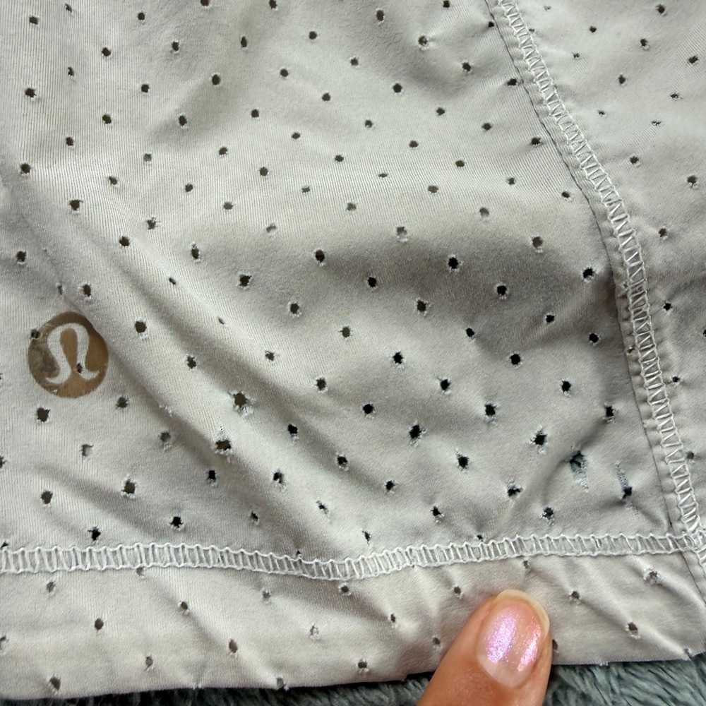 Lululemon Final Lap Shorts Lined Perforated Running Taupe Size 4 LW7AM7S - Picture 11 of 11